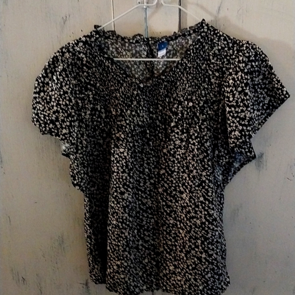 Old Navy Black& White floral Blouse Women ‘s Small